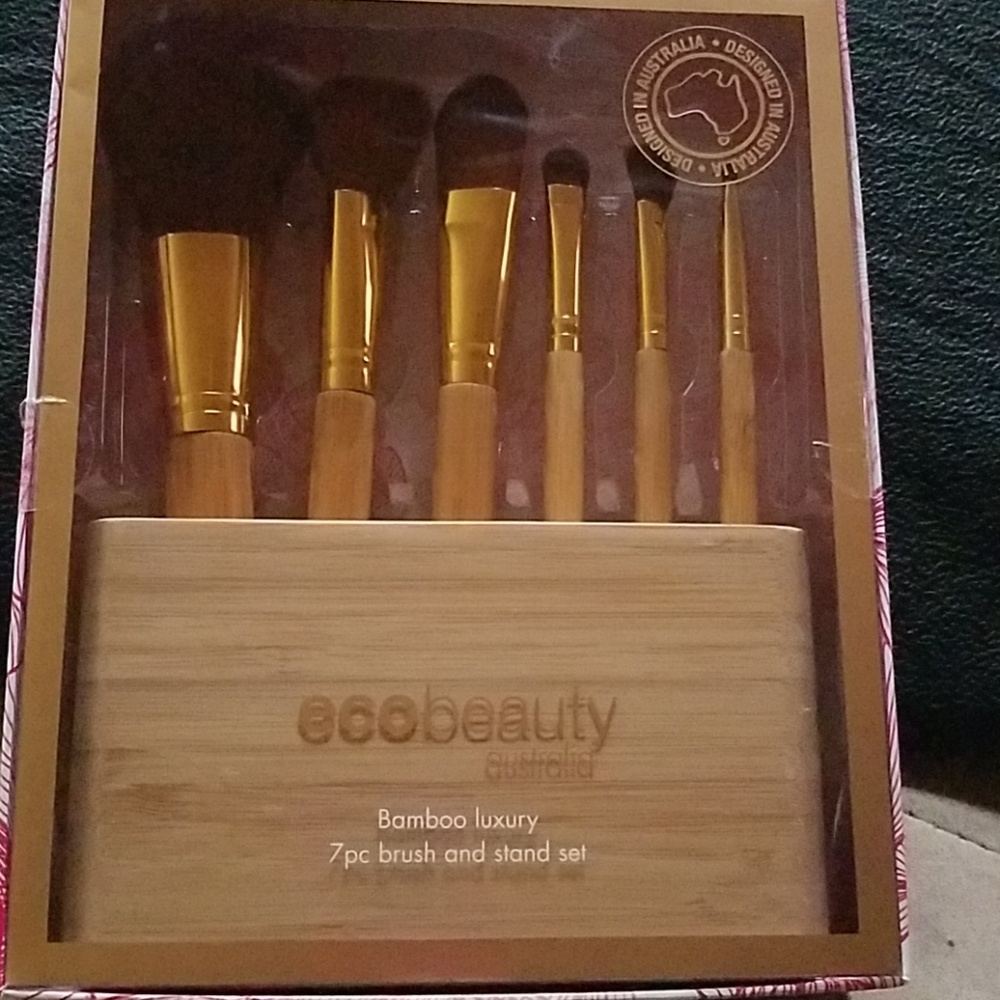 Makeup brushes